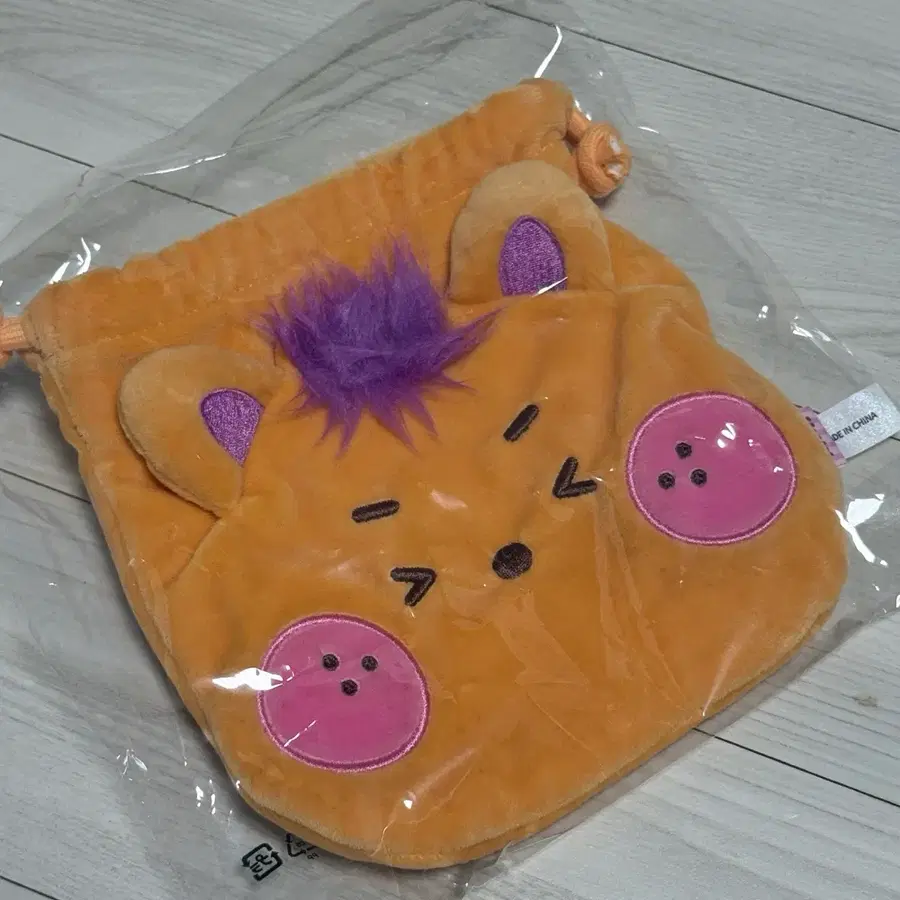 위시니니 시오니니 파우치