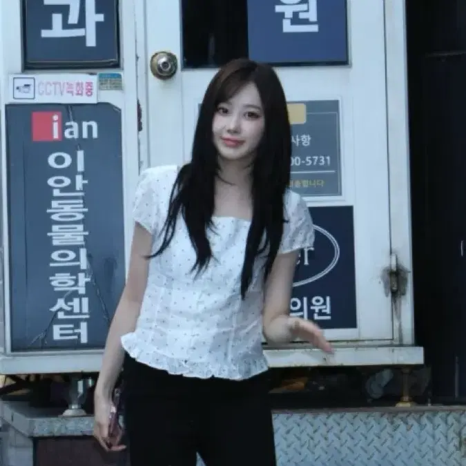 일리고 리본 타이 스퀘어넥 블라우스 도트 s 지젤 블라우스