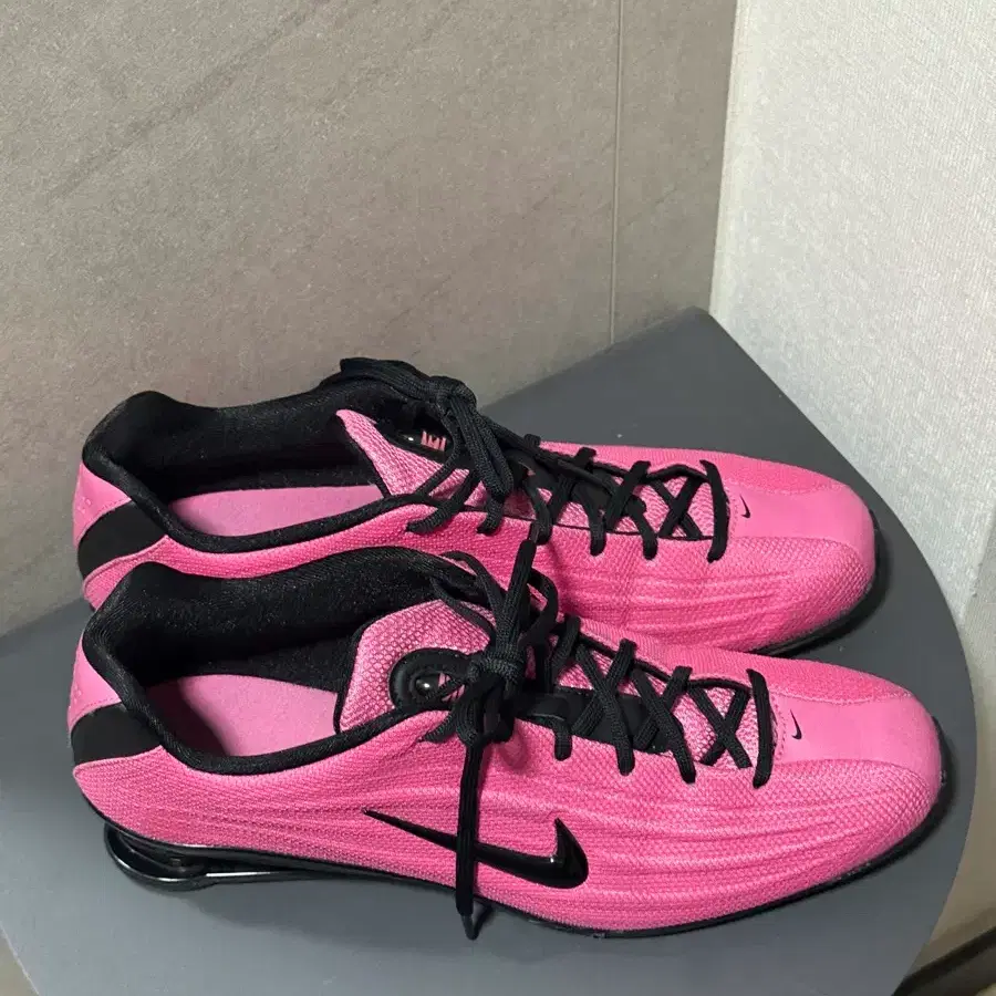(W) 나이키 샥스 Z 핑크시클 블랙