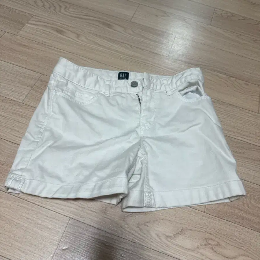 흰색 청반바지