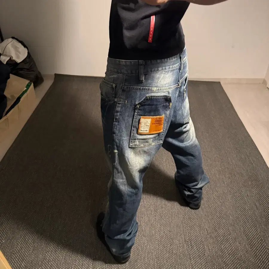 디스퀘어드 브라운 레더 워시라벨 패치 데님 팬츠