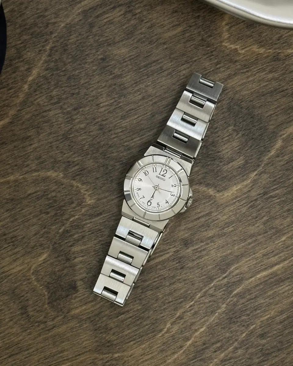 seiko / 세이코 lk 루키아 화이트실버 썬레이 다이얼 시계