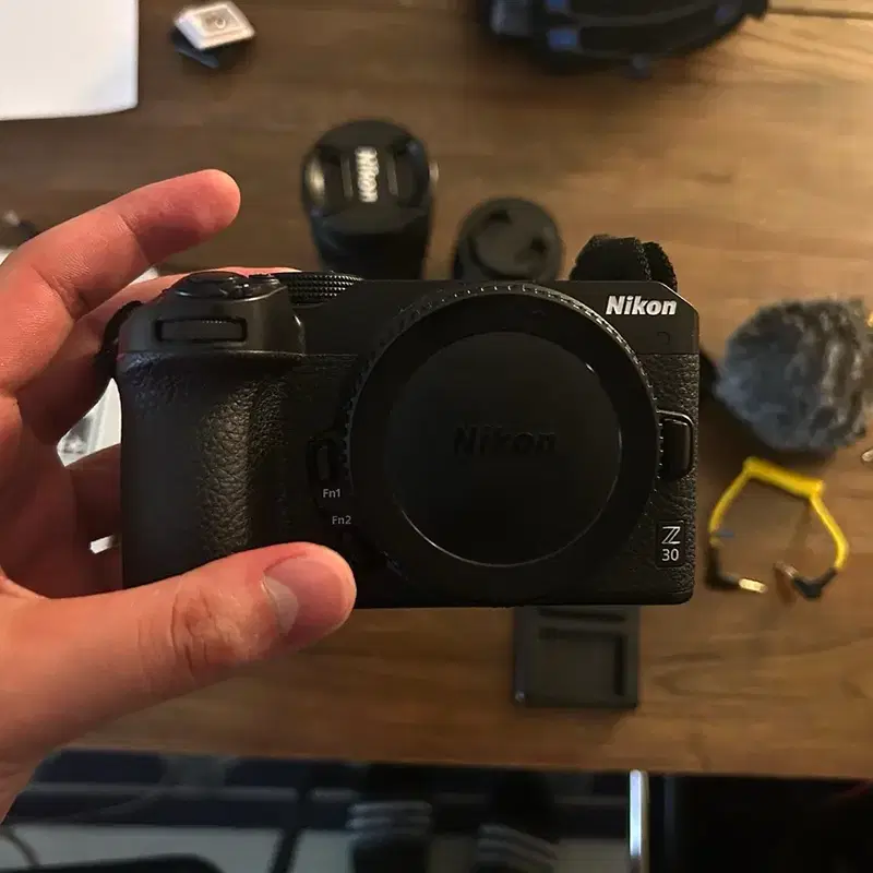 니콘 Z30 미러리스 카메라 + 2470 렌즈 + 플래시&마이크 구성