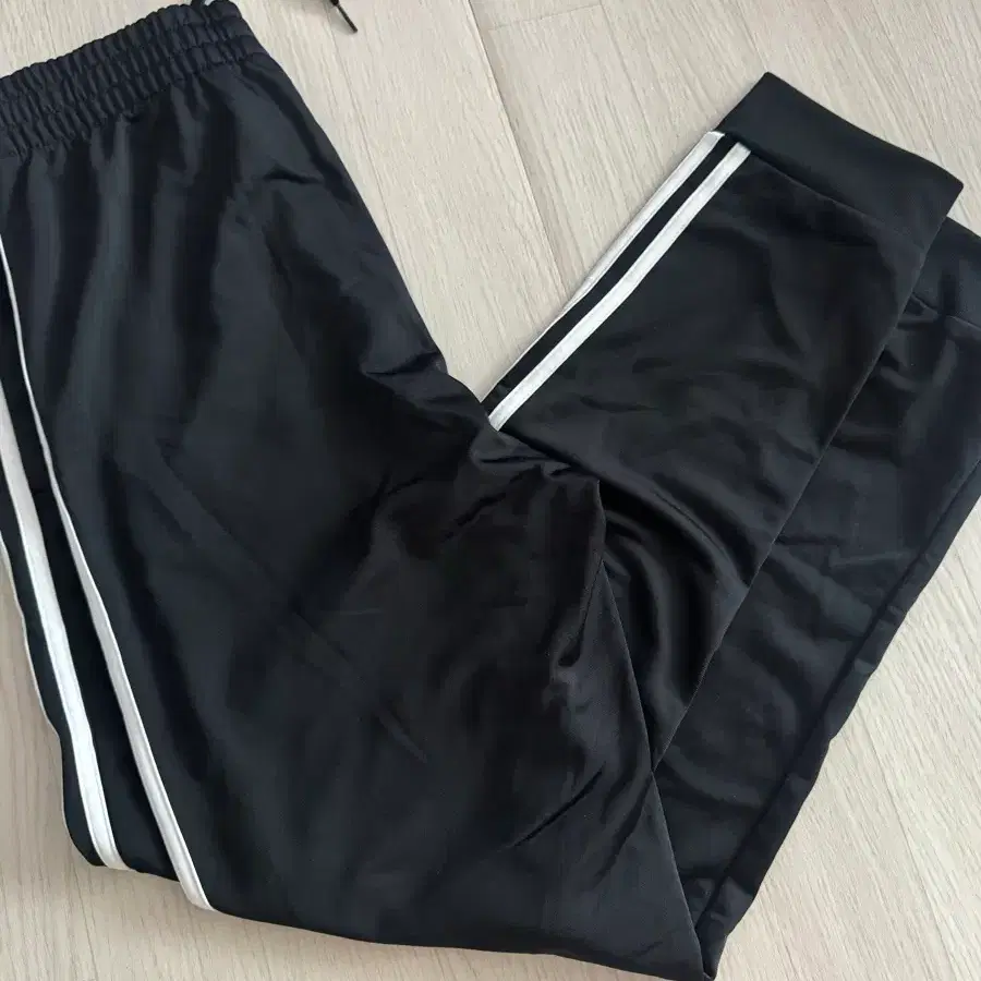 아디다스 트랙 팬츠 블랙 삼선 져지