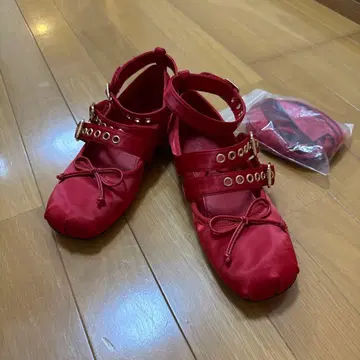레드 스트랩 플랫슈즈