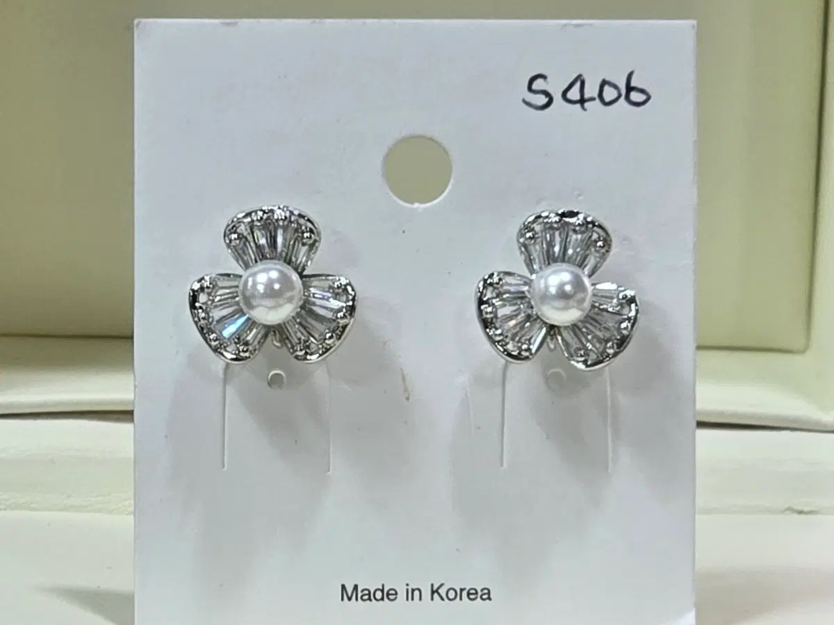 큐빅 진주 꽃 모양 귀걸이 925은침