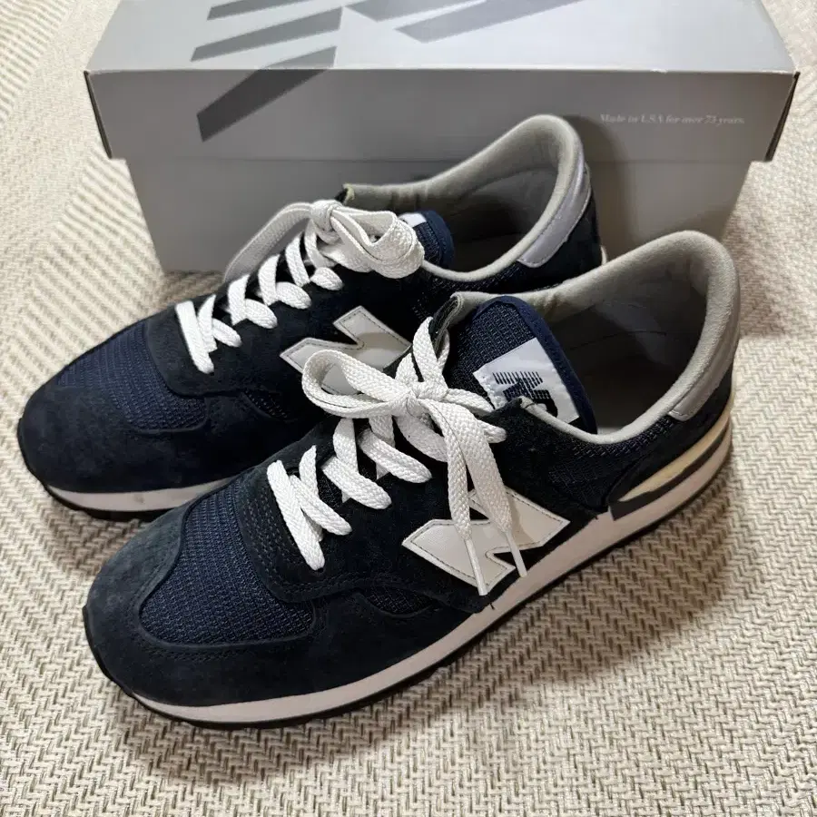 뉴발란스 990v1 메이드 인 USA 네이비 US 10.5