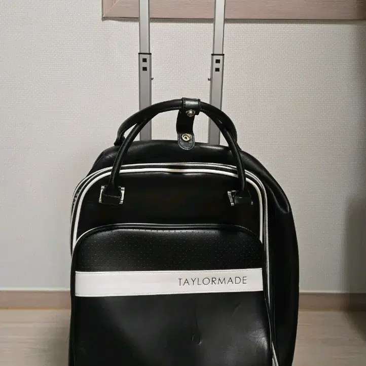 테일러메이드 골프 휠 캐리어 보스턴백