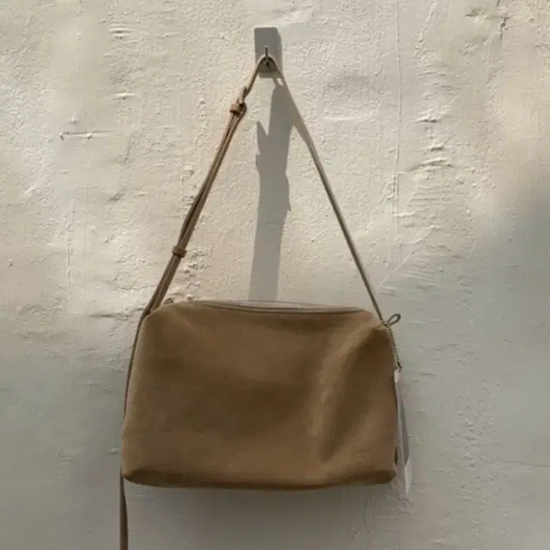 foeto aro bag small 포에토 아로 스웨이드 미니백 베이지