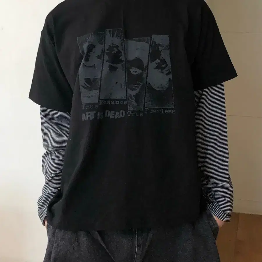 스트릿 그래픽 블랙 반팔 티셔츠 남녀공용