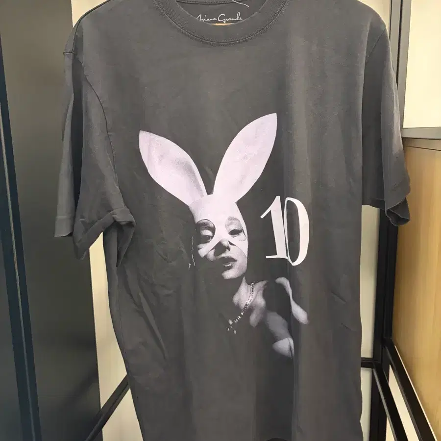 아리아나 그란데 petal 팝업 Dangerous woman 10주년 티