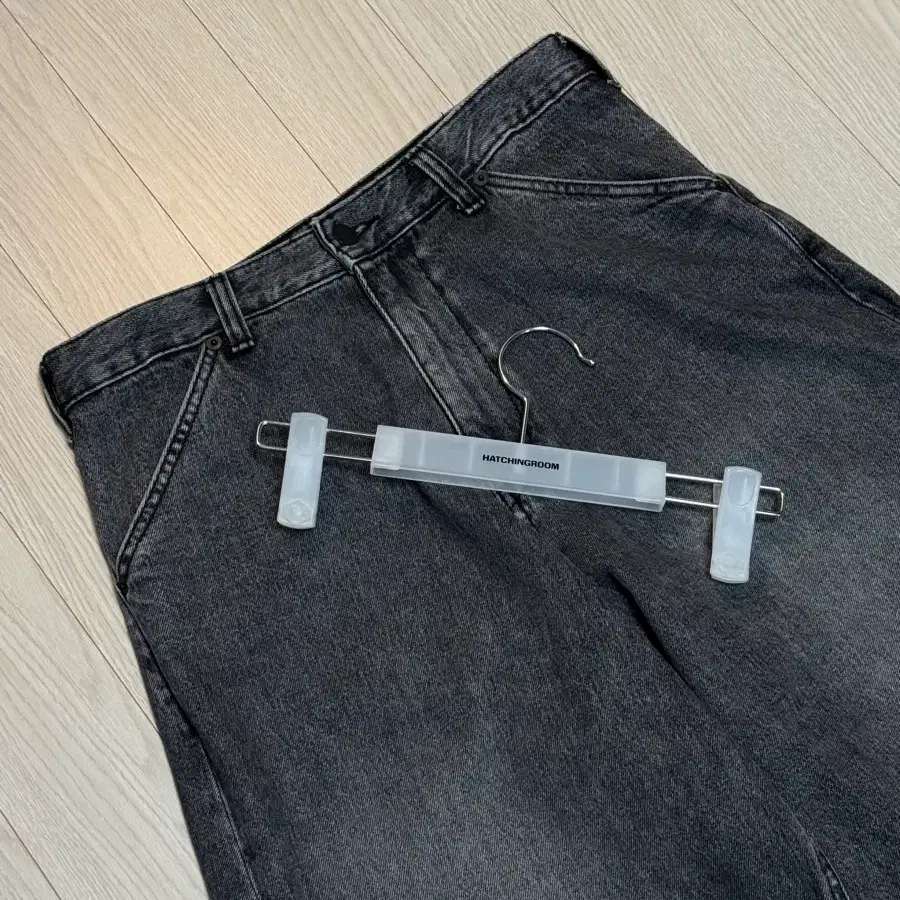 [3] 해칭룸 와이드 커브 진 워시드 블랙