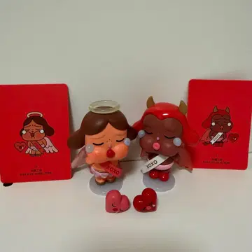 POP MART CRYBABY Crying for Love 피규어