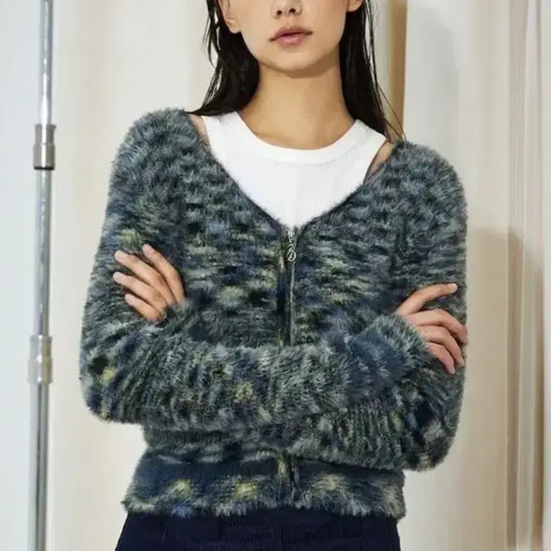 오디너리홀리데이 날개사 배색 집업 가디건 네이비