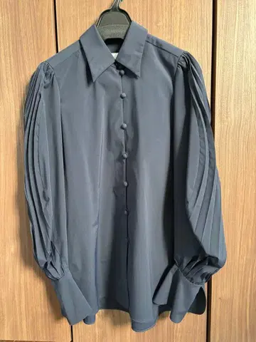 22AW Mame Kurogouchi 커브 플리츠 셔츠