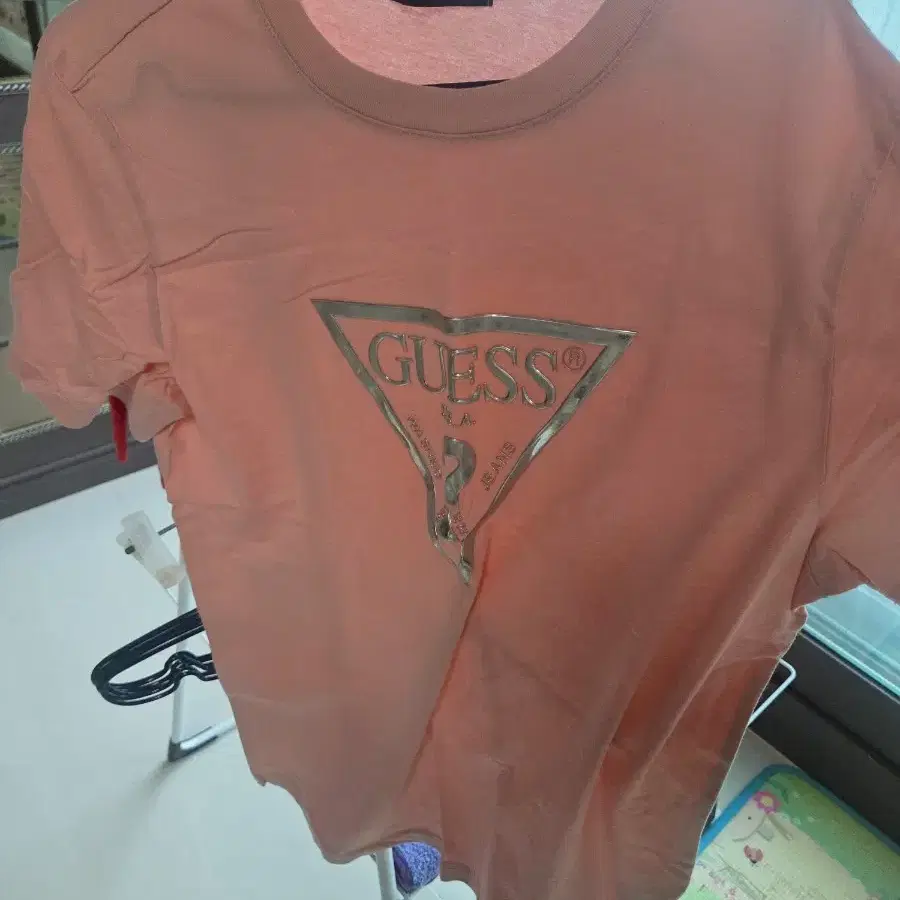 Guess 반팔