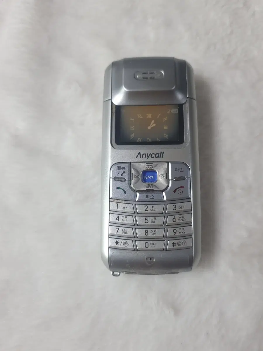 SCH-S250 트루컬러폰 소장용 충전기와 충전선 포함