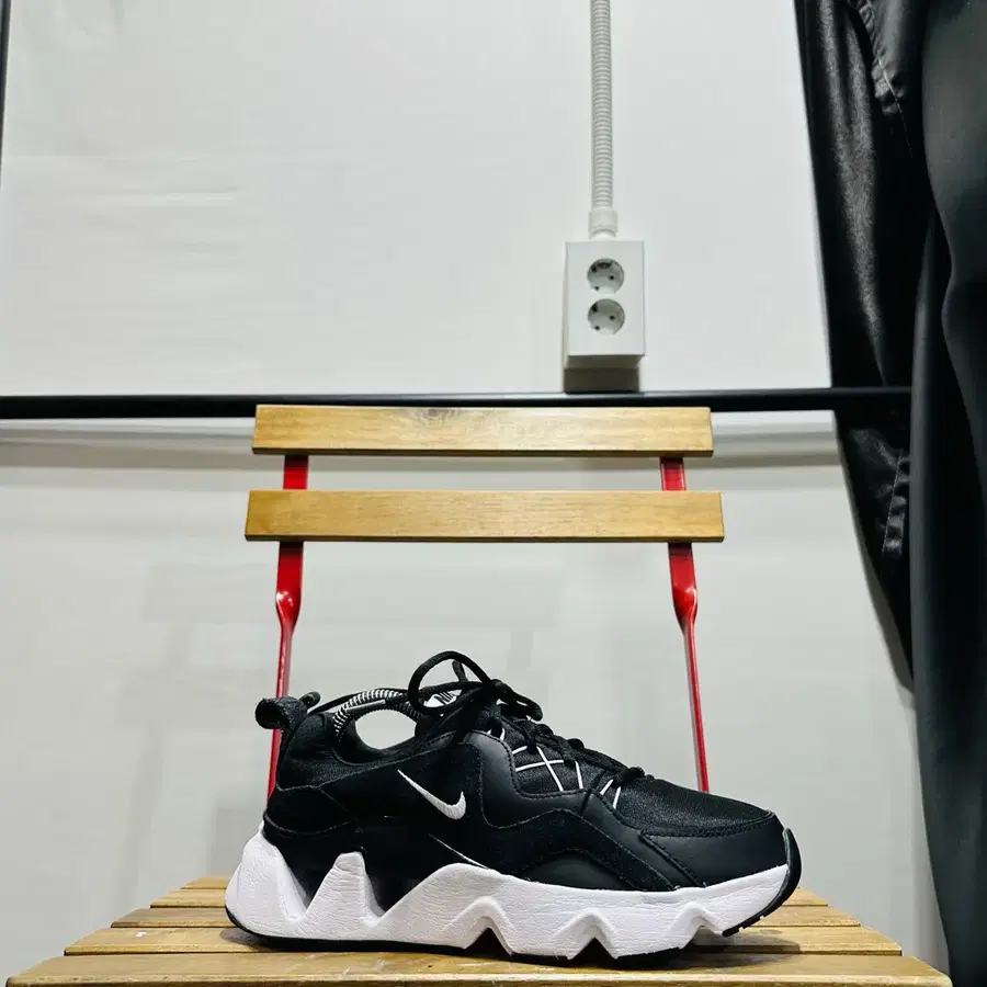245) 나이키 운동화 여성 여자 신발 RYZ 365 블랙 화이트