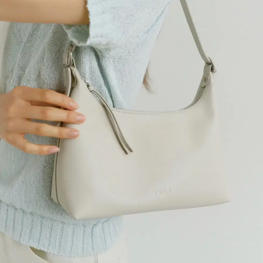 유제 LUNE ARCH BAG
