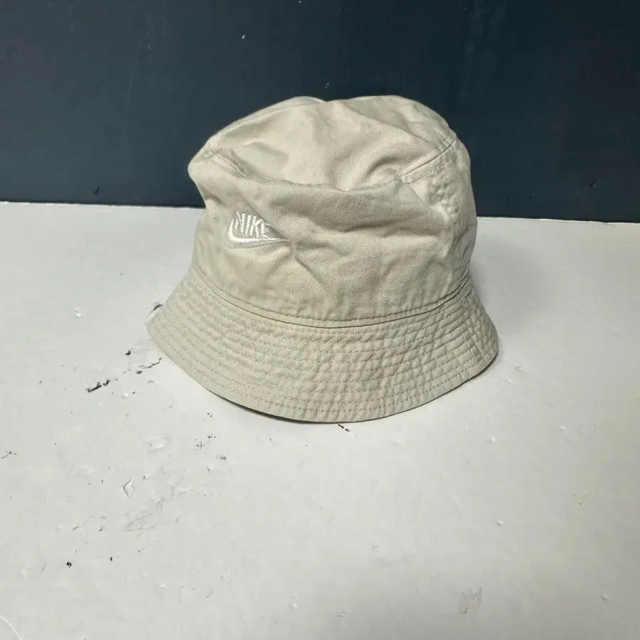 SM 나이키 로고 베이지 버킷햇 모자