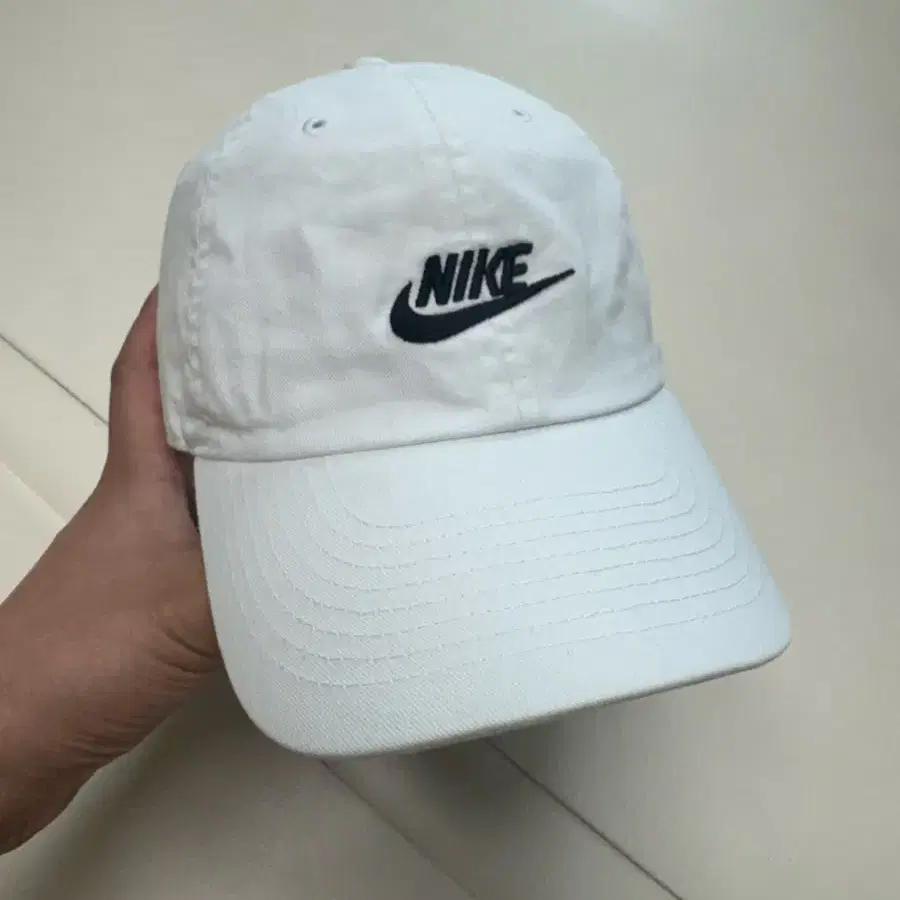 (상태SS) 나이키 화이트 스우시로고 퓨추라 워시드 볼캡모자