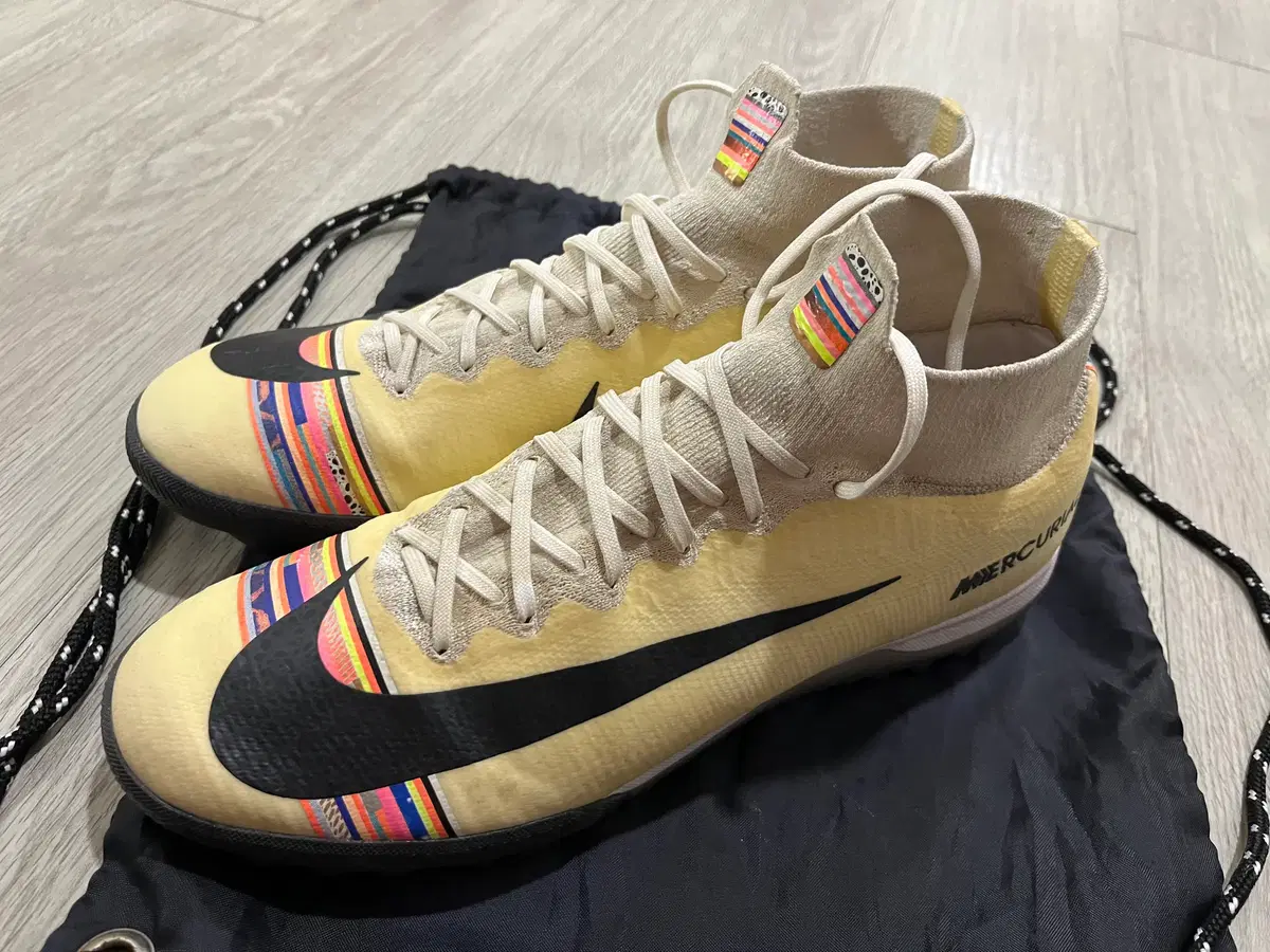 최상급 나이키 머큐리얼 슈퍼플라이6 엘리트 CR7 TF [300] 풋살화