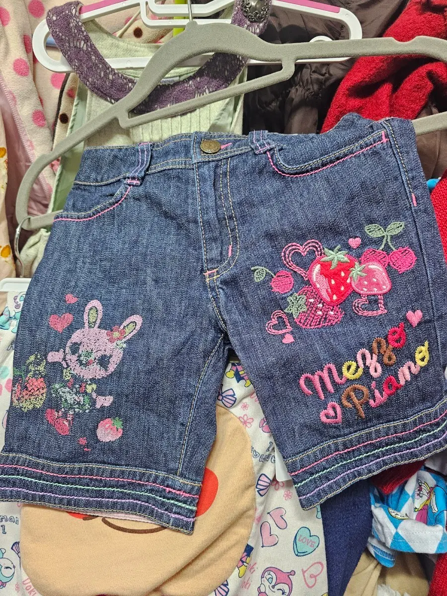메조피아노 딸기 자수 반바지 110