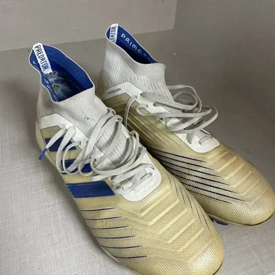 아디다스 프레데터 축구화 275