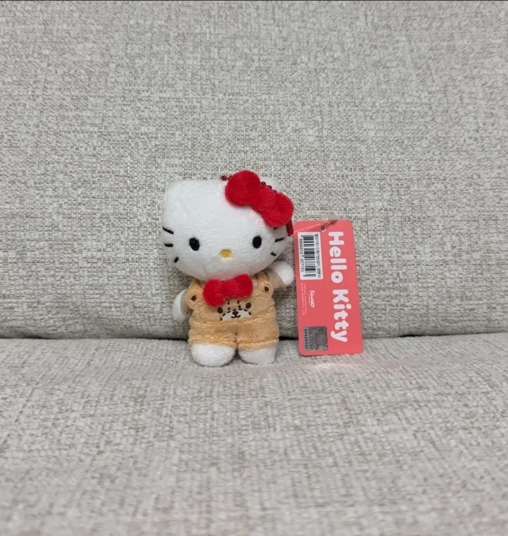 정품 산리오 헬로키티 멜빵 10cm 키링 인형