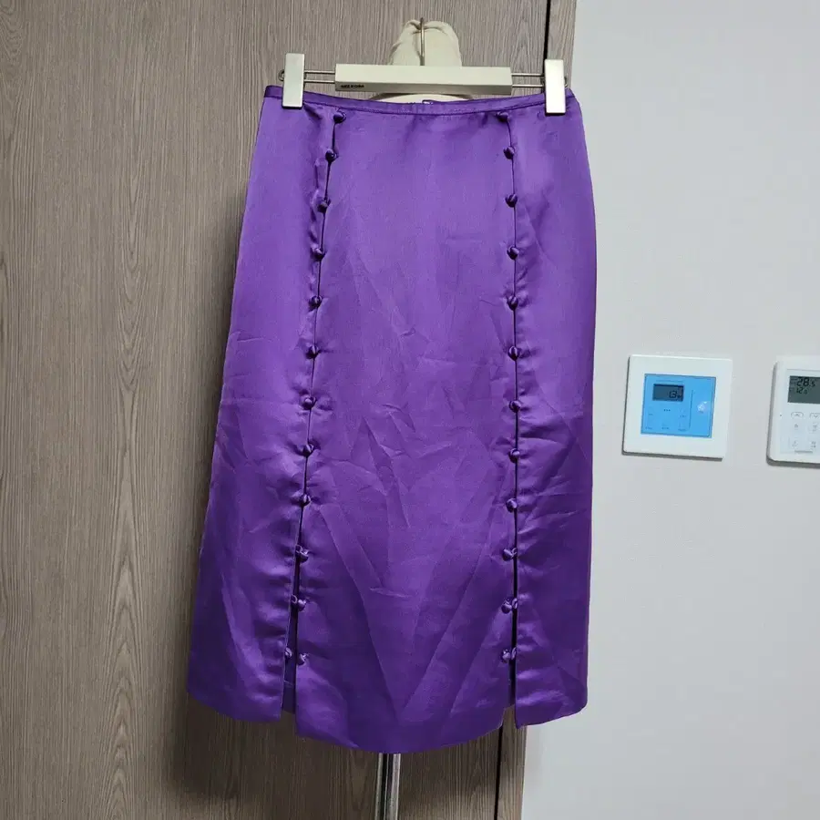 가격제안제품!! 부루하하 고급스런 보라색 새틴 미디 스커트