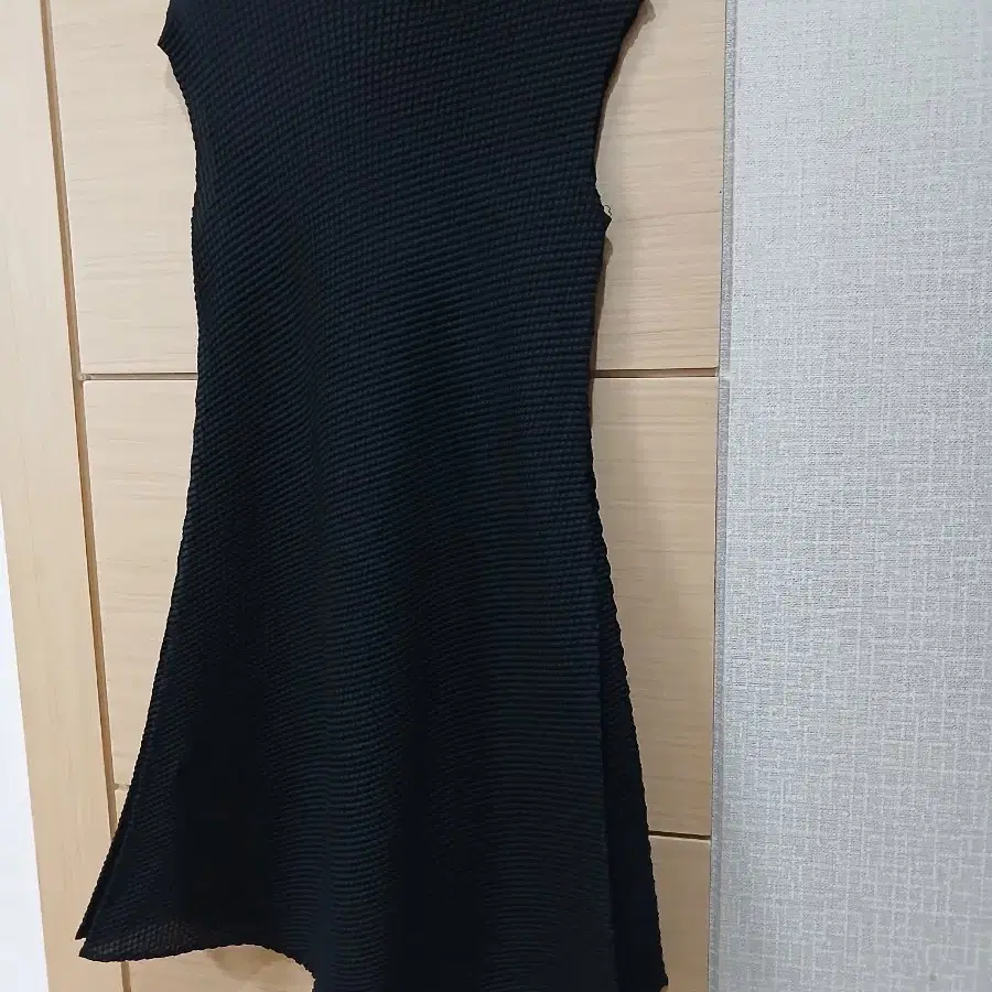 라플리 플리츠 민소매 원피스 블랙