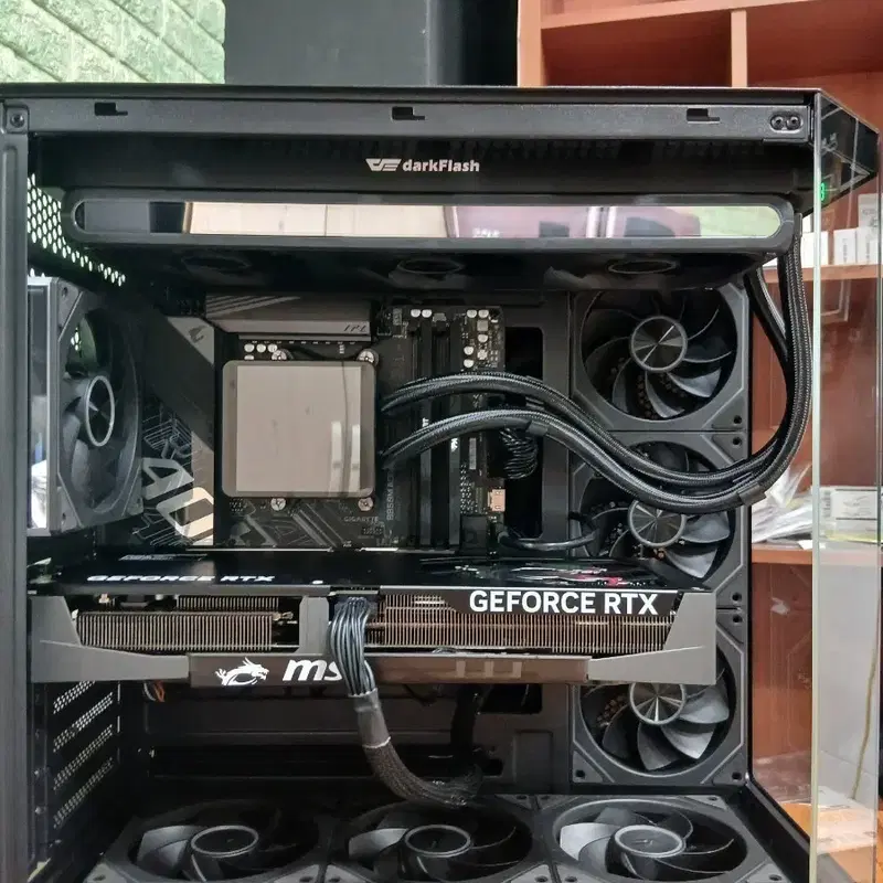 미사용 ) 9800X3D & RTX5070 게이밍 컴퓨터 PC 판매