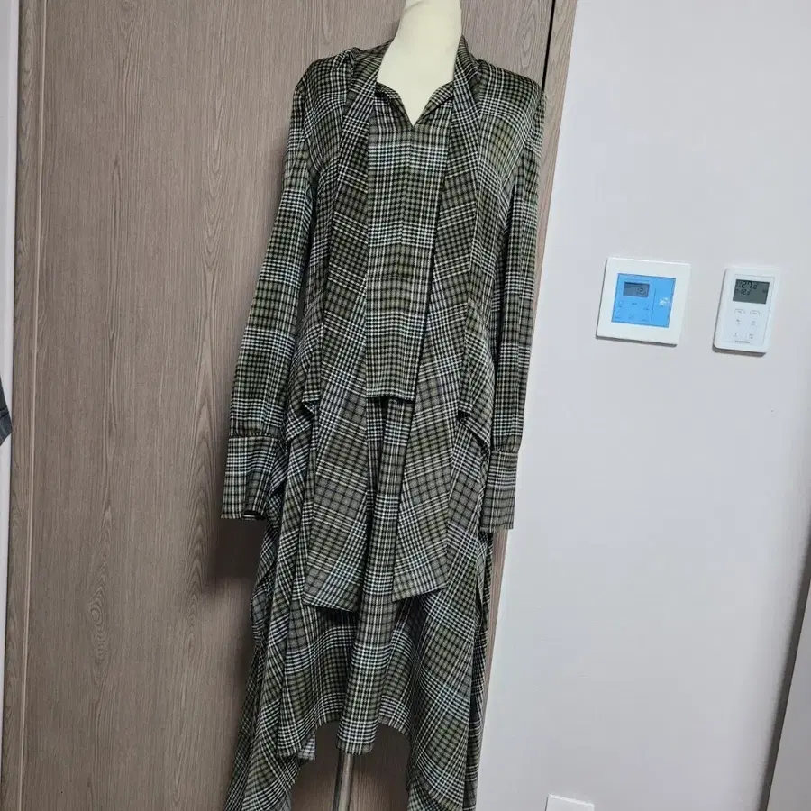 가격제안제품!! 해바이해킴 체크 패턴 언발란스 타이 롱 원피스