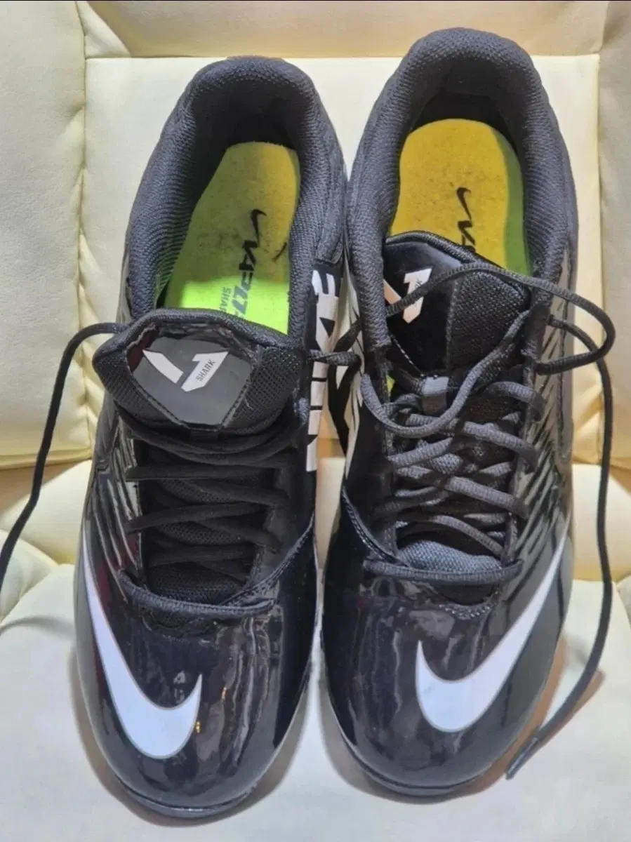 NIKE VAPOR SHARK SOCCER / FOOTBALL SHOES