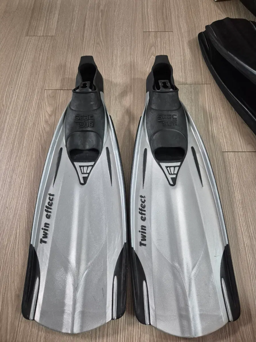 SEAC SUB Twin Effect 오리발 실버