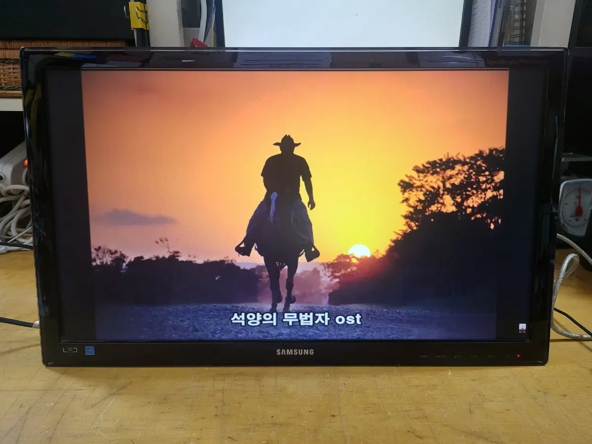 벽걸이 삼성 LED 모니터 23인치 0026082801