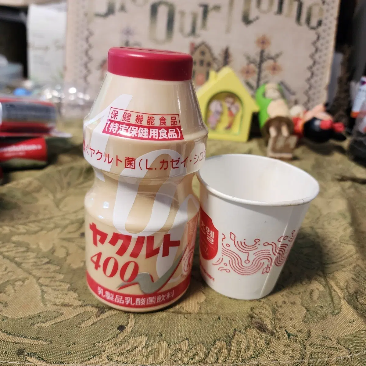 야쿠르트 400모양의 대형 저금통(플라스틱.굿즈) Japan 높이13.5cm