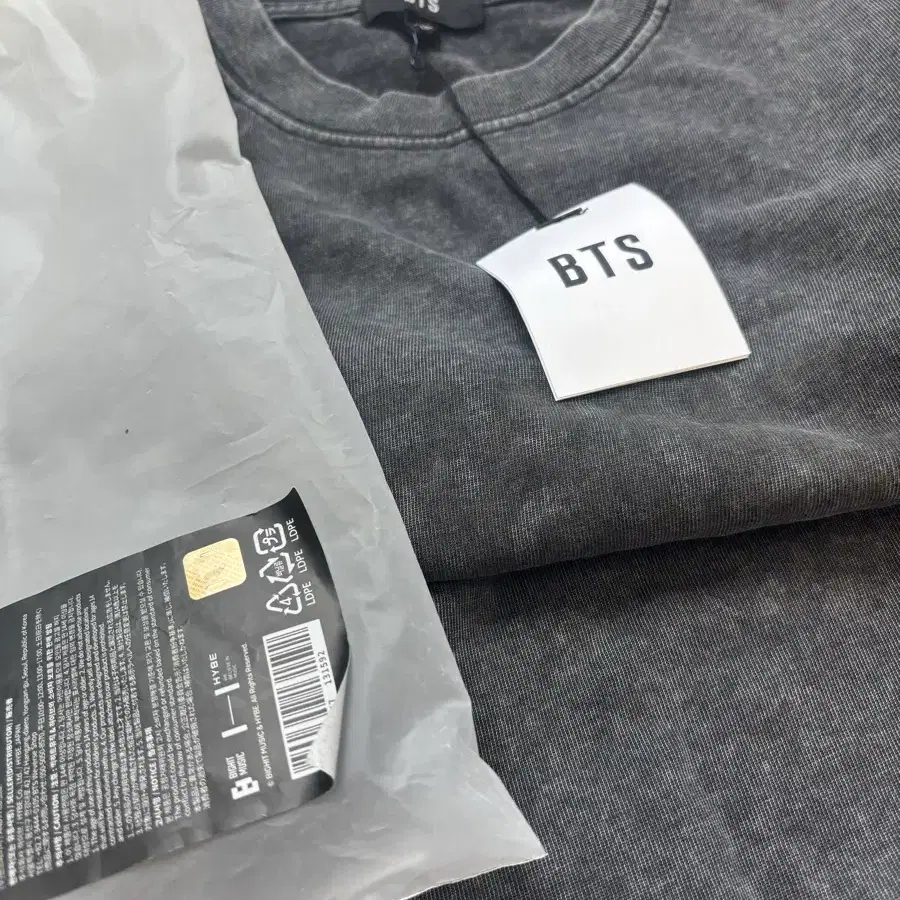 BTS 콜라보 반팔티 그레이 L