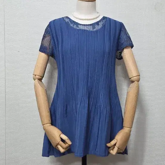 블루 플리츠 블라우스티