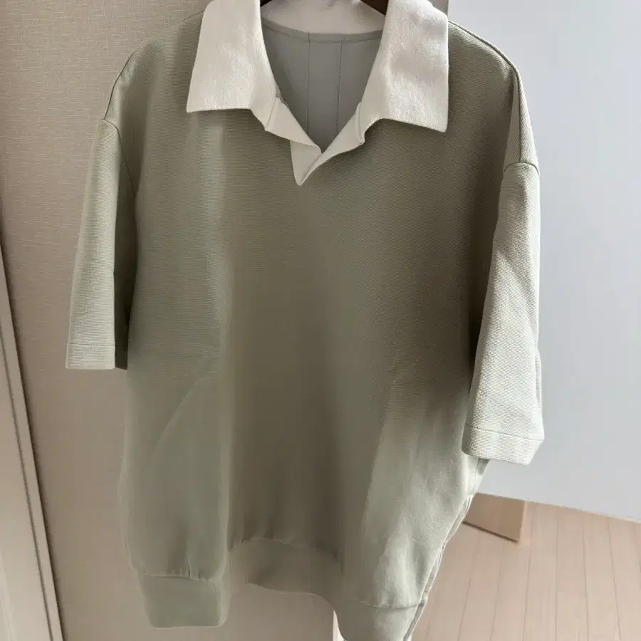 시스템옴므 배색 카라티 한섬