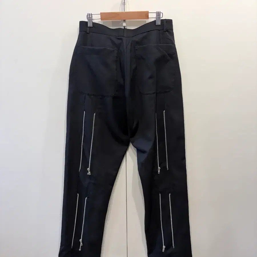 24SS 꼼데가르송 블랙 지퍼 팬츠