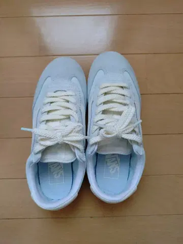VANS 라이트 블루 스니커즈