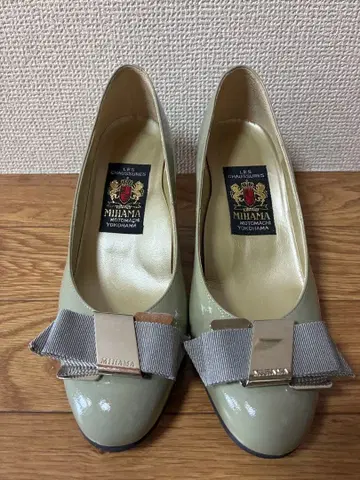 MIHAMA 미하마 에나멜 펌프스 리본 23cm