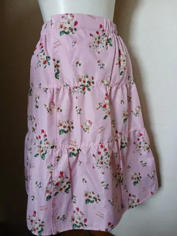 PINK HOUSE Hello Kitty 콜라보 롤업 레인 플레어 스커트