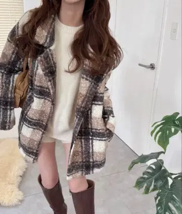 보아 소재 체크 무늬 코트 브라운 계열 오버 사이즈 디자인 새상품급