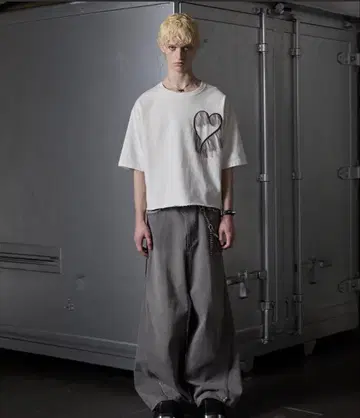 GRANCY 데미지 하트 자수 하프 슬리브 T M 사이즈