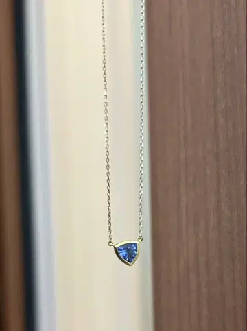 ARTIDA OUD 트라이앵글 탄자나이트 목걸이 K10