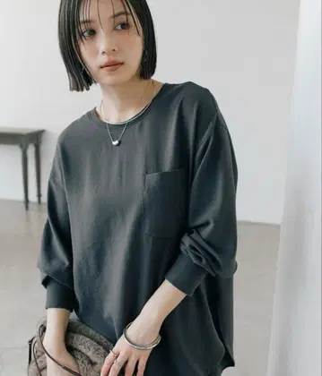 리브 드와 조젯 포켓 블라우스 티셔츠 차콜 그레이