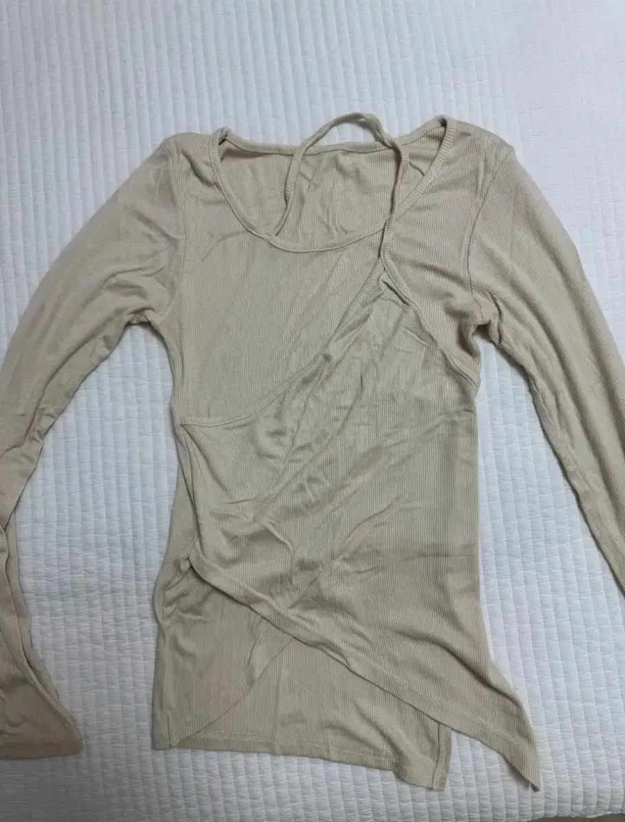 아워캐비넷 언발 홀터 티