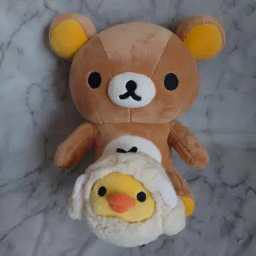 리락쿠마 키이로이토리 안고 있는 봉제 인형